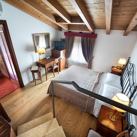 Hotel Villa Malaspina Castel d'Azzano Ngoại thất bức ảnh