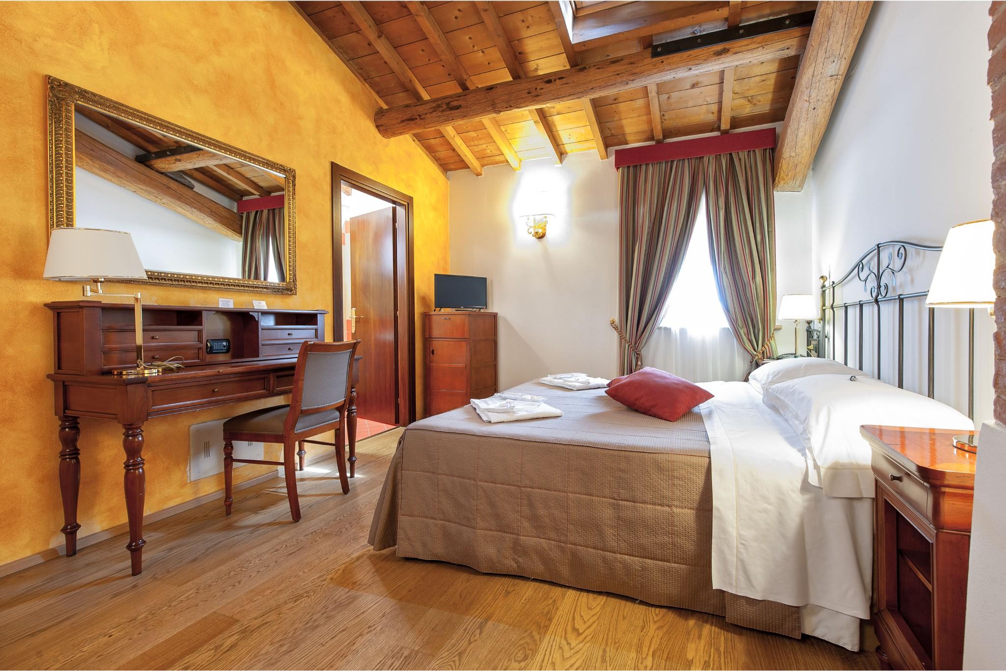 Hotel Villa Malaspina Castel d'Azzano Ngoại thất bức ảnh
