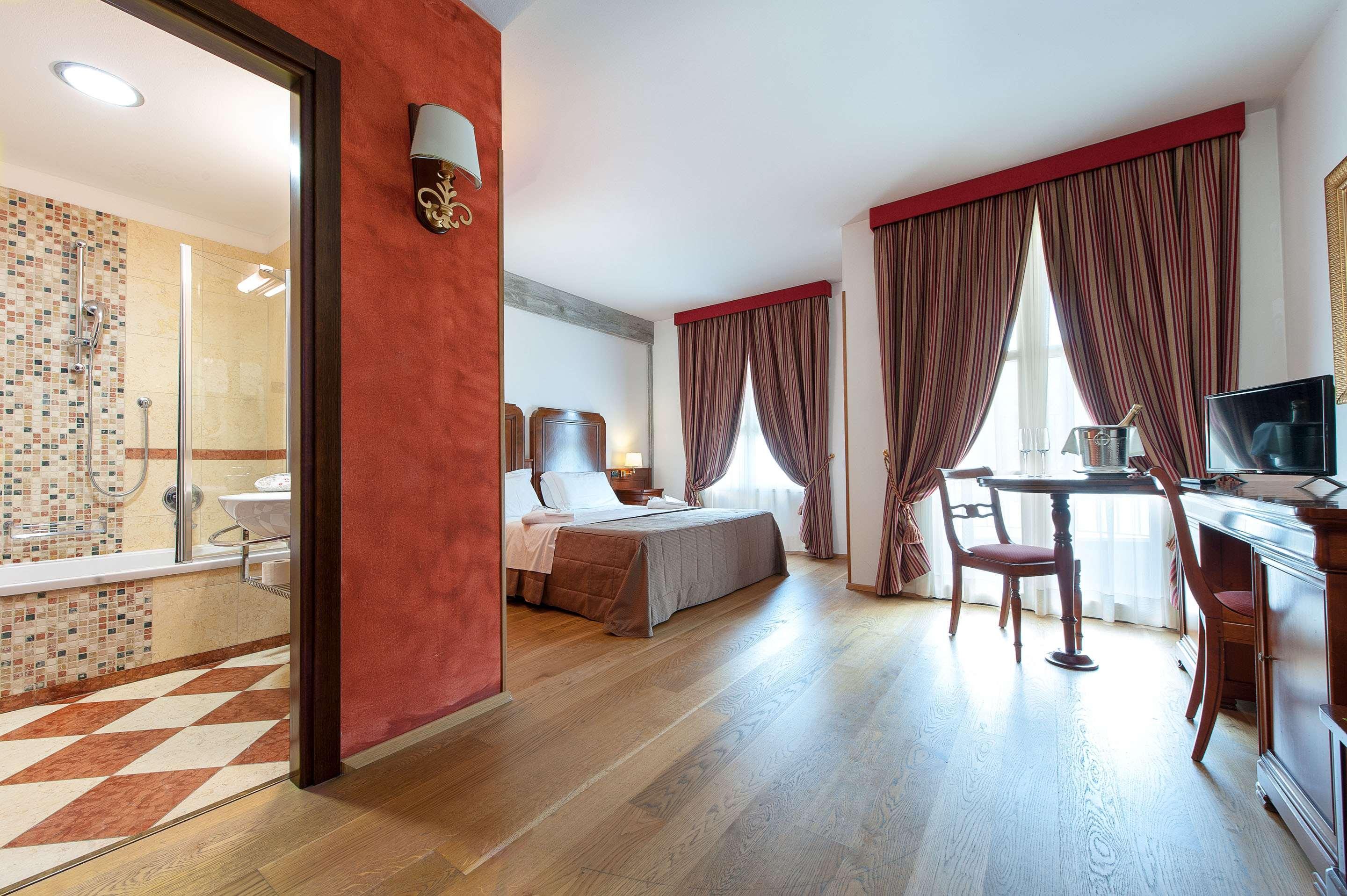Hotel Villa Malaspina Castel d'Azzano Ngoại thất bức ảnh