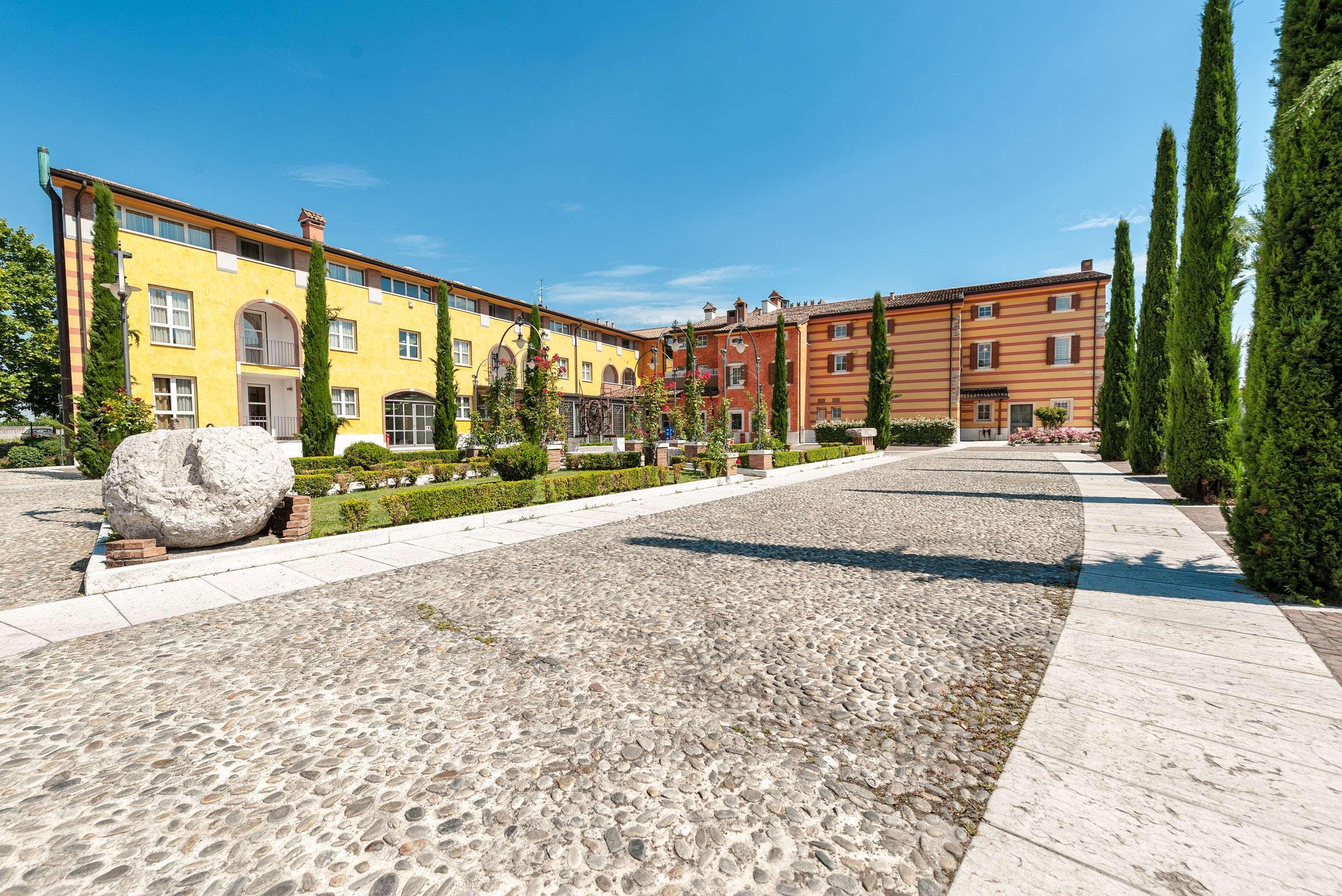 Hotel Villa Malaspina Castel d'Azzano Ngoại thất bức ảnh