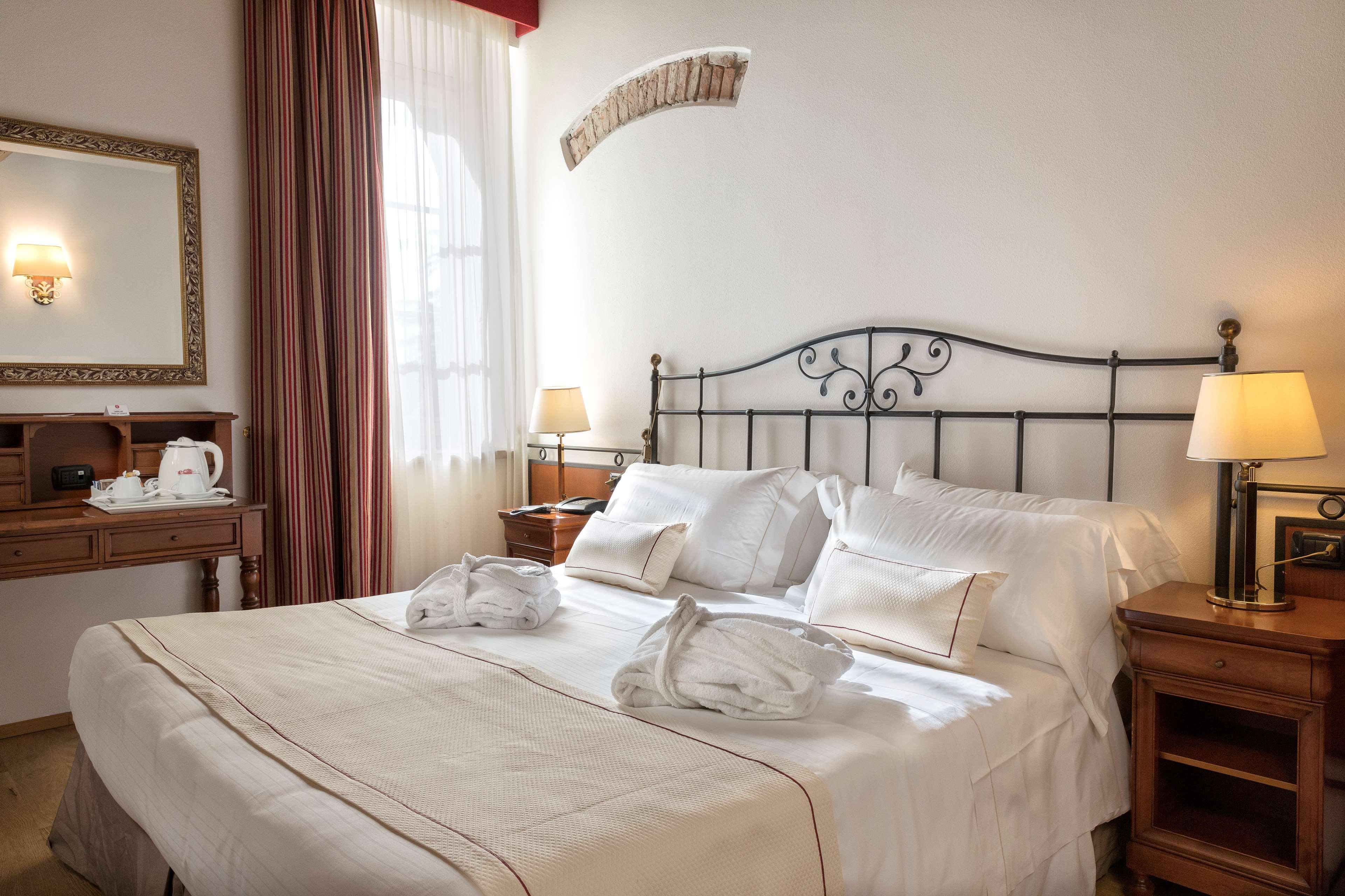 Hotel Villa Malaspina Castel d'Azzano Ngoại thất bức ảnh