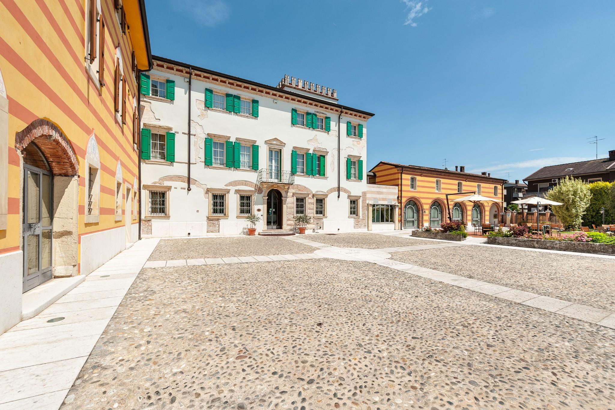 Hotel Villa Malaspina Castel d'Azzano Ngoại thất bức ảnh
