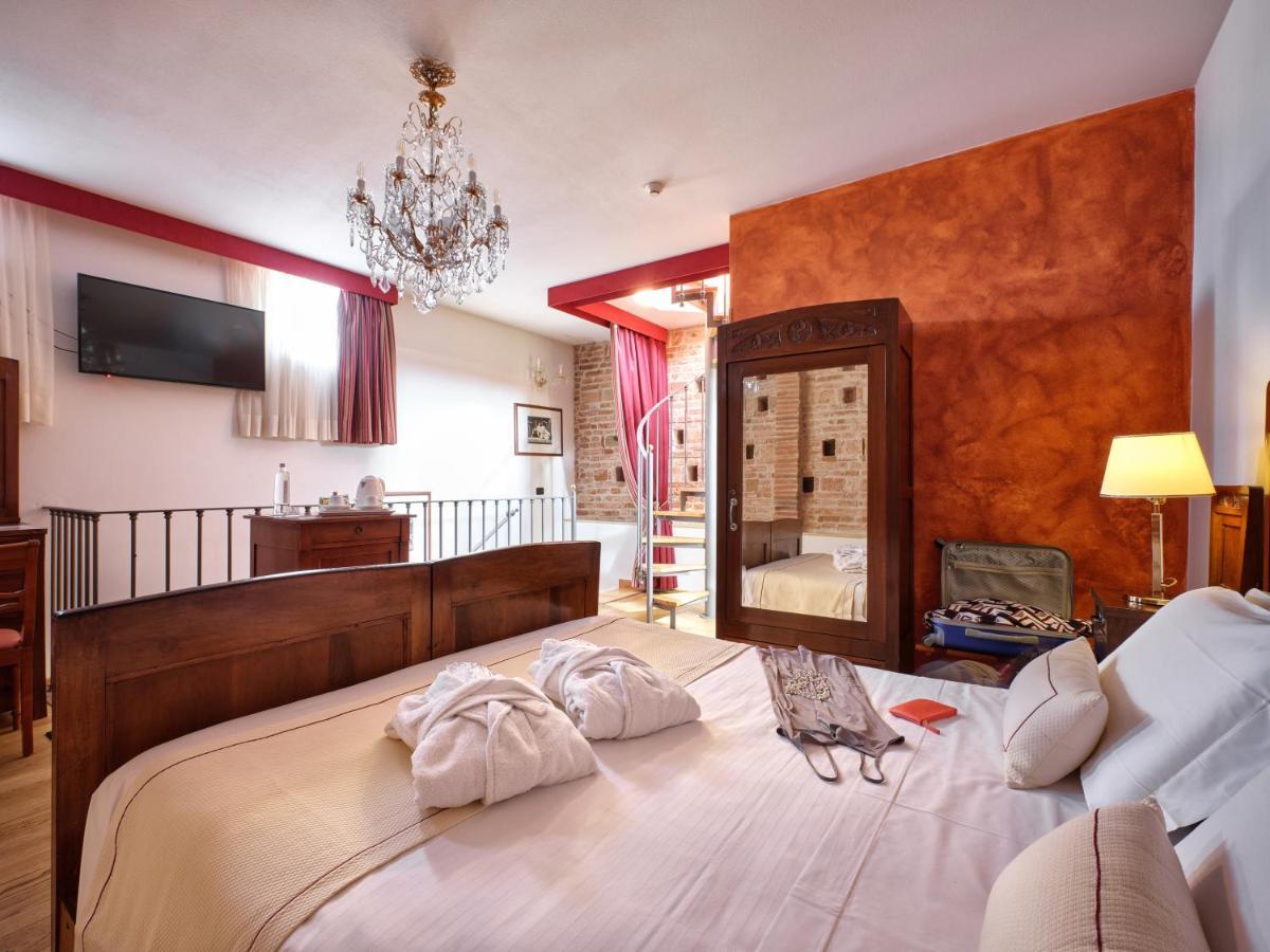 Hotel Villa Malaspina Castel d'Azzano Ngoại thất bức ảnh