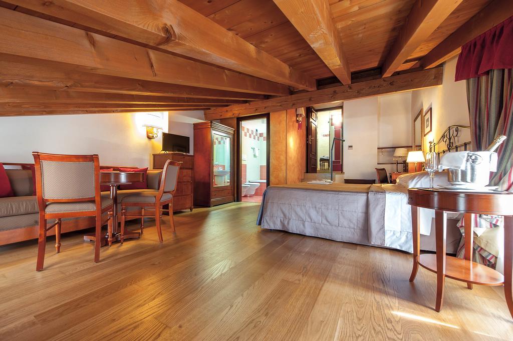 Hotel Villa Malaspina Castel d'Azzano Ngoại thất bức ảnh