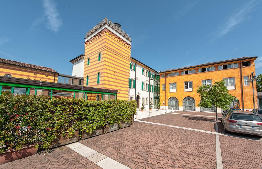 Hotel Villa Malaspina Castel d'Azzano Ngoại thất bức ảnh