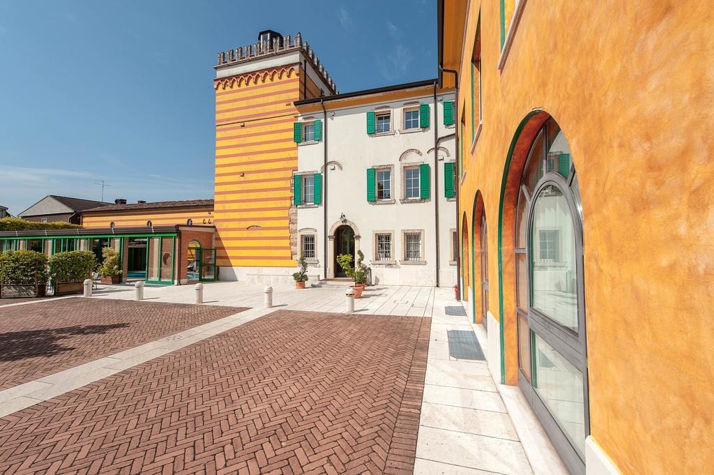 Hotel Villa Malaspina Castel d'Azzano Ngoại thất bức ảnh