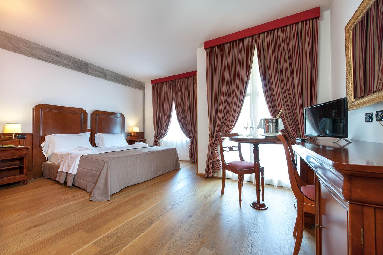 Hotel Villa Malaspina Castel d'Azzano Ngoại thất bức ảnh