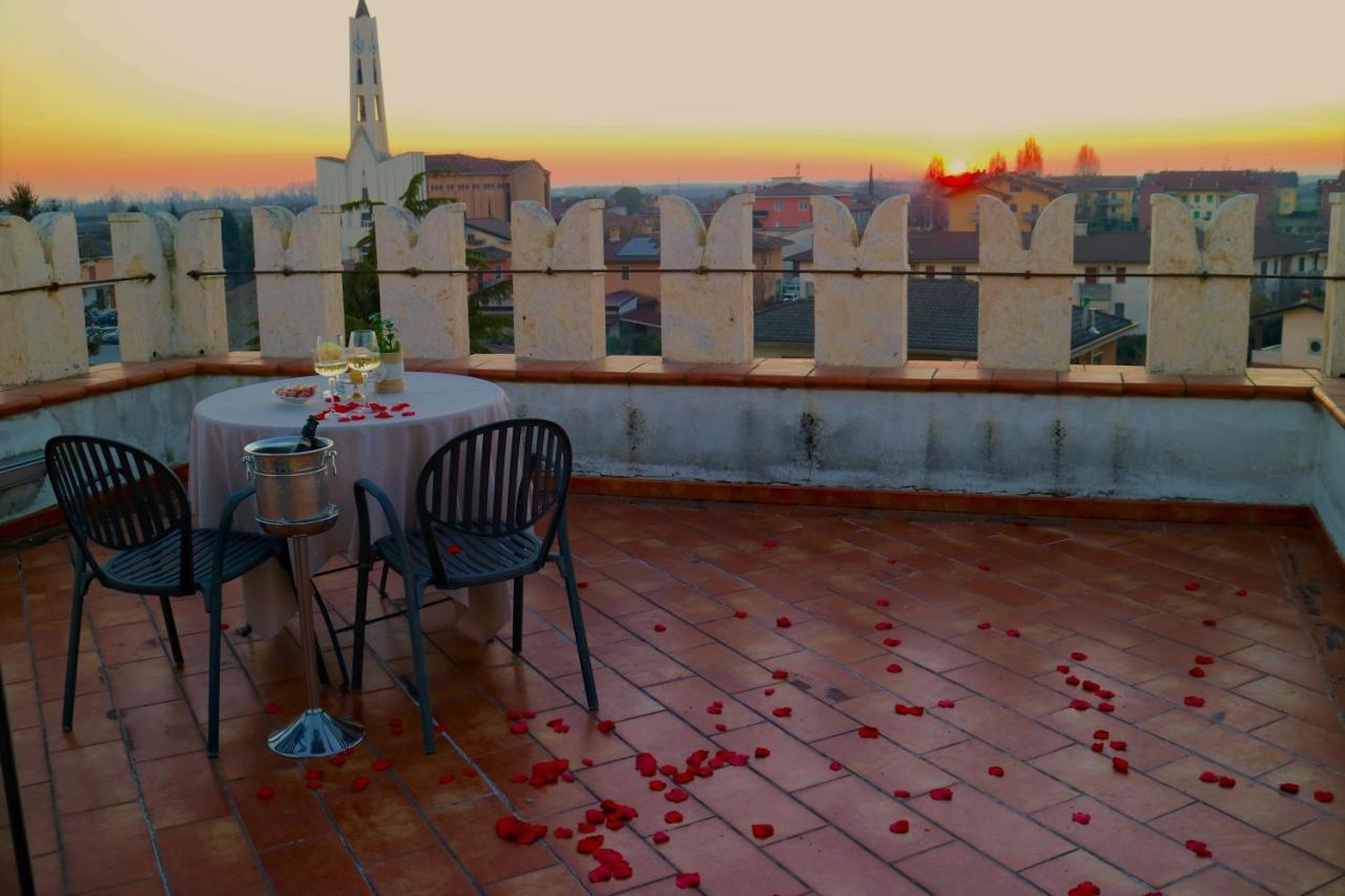 Hotel Villa Malaspina Castel d'Azzano Ngoại thất bức ảnh
