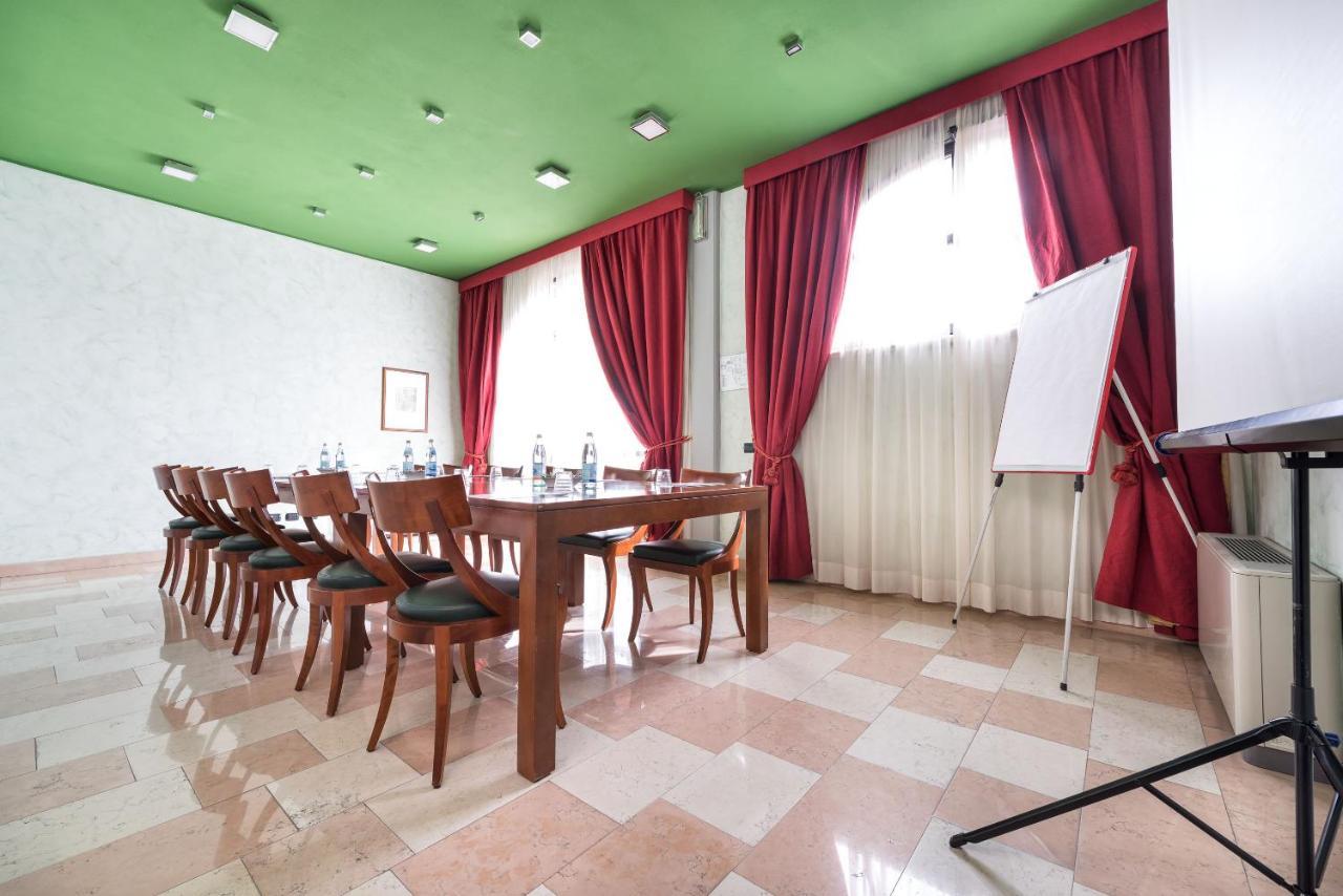Hotel Villa Malaspina Castel d'Azzano Ngoại thất bức ảnh