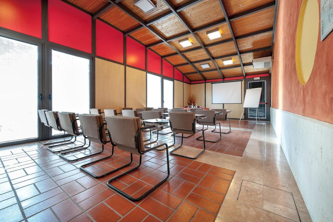 Hotel Villa Malaspina Castel d'Azzano Ngoại thất bức ảnh