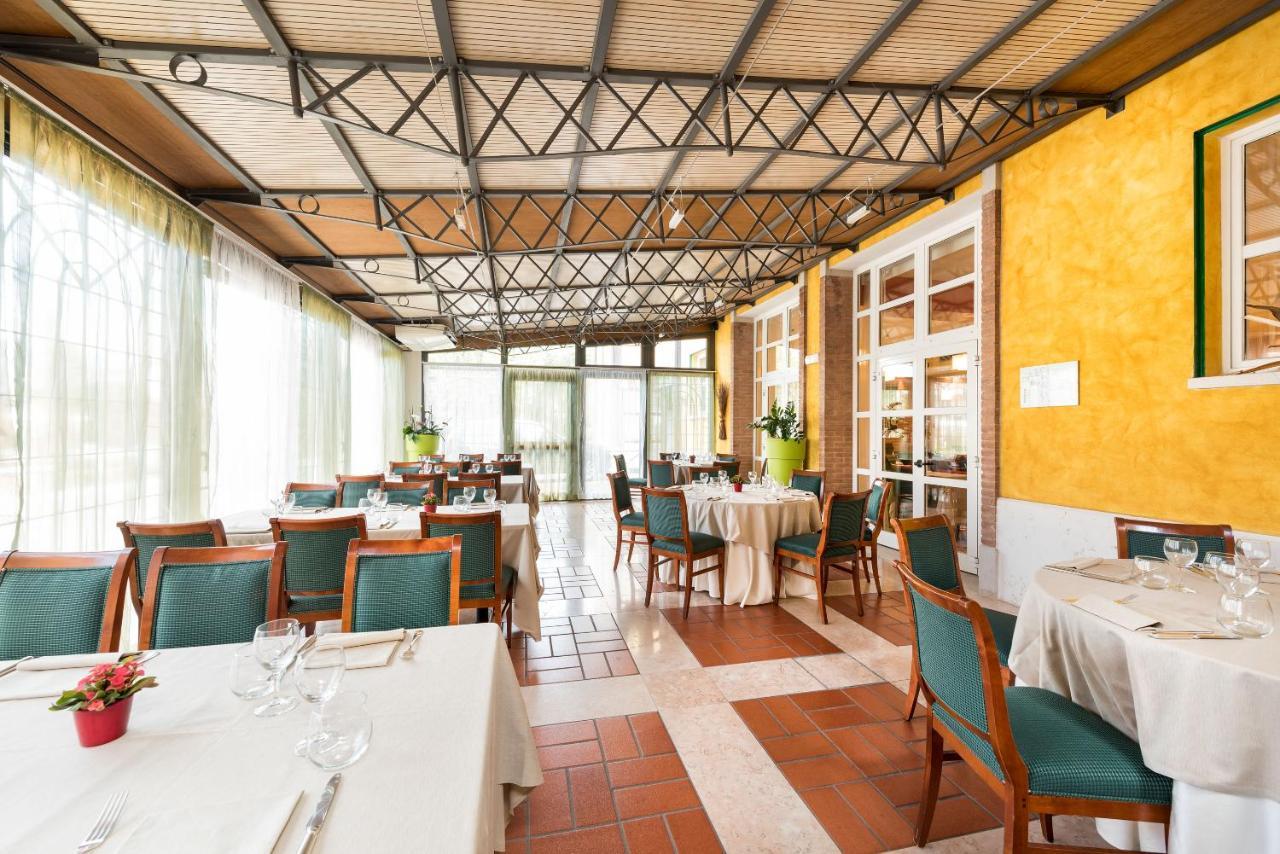 Hotel Villa Malaspina Castel d'Azzano Ngoại thất bức ảnh